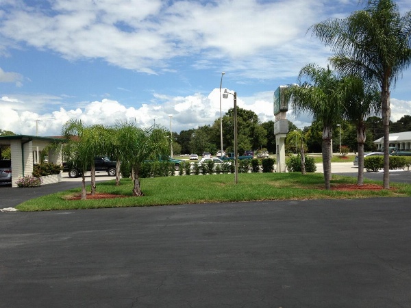 Economy Inn Okeechobee image 11