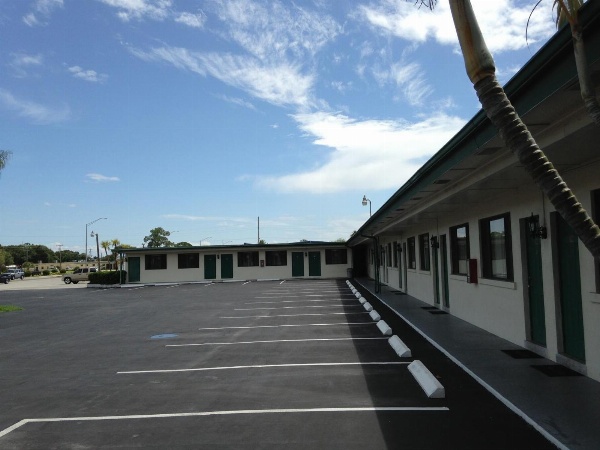 Economy Inn Okeechobee image 12