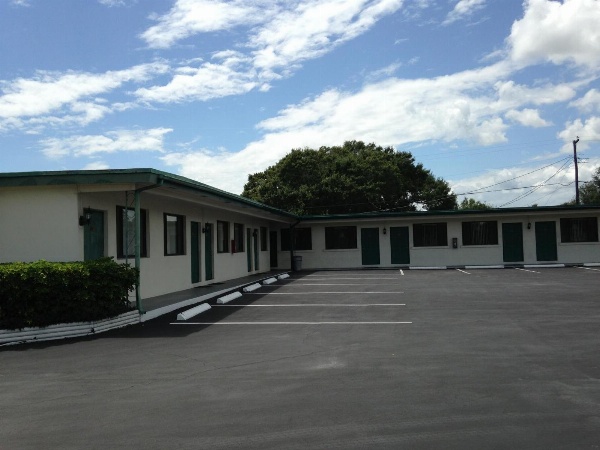 Economy Inn Okeechobee image 14