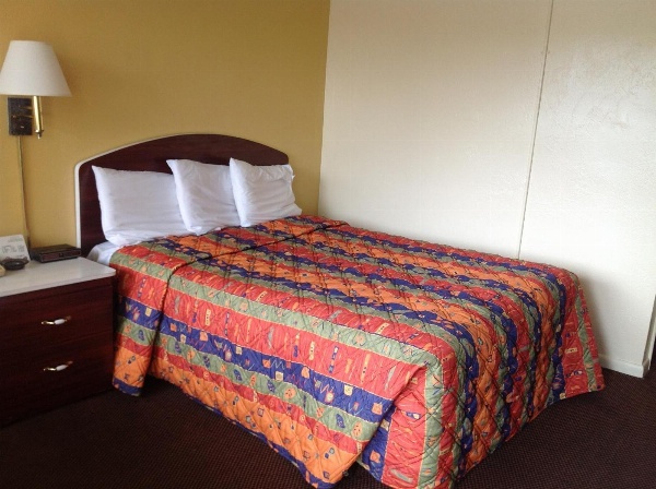 Economy Inn Okeechobee image 17
