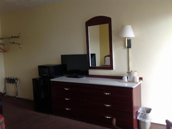 Economy Inn Okeechobee image 18
