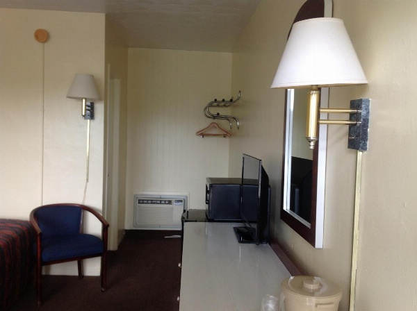 Economy Inn Okeechobee image 19