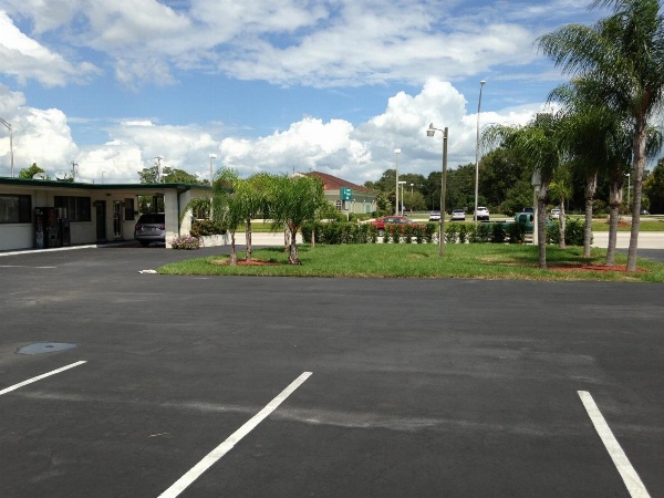 Economy Inn Okeechobee image 3