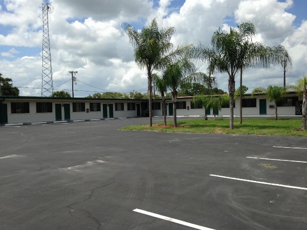 Economy Inn Okeechobee image 4