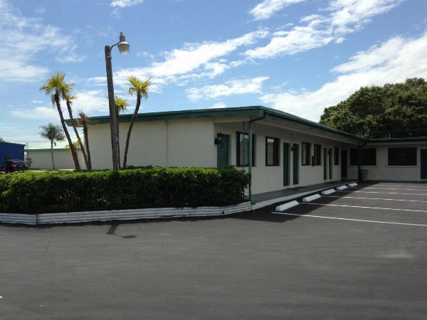 Economy Inn Okeechobee image 6