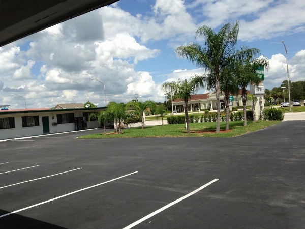 Economy Inn Okeechobee image 7