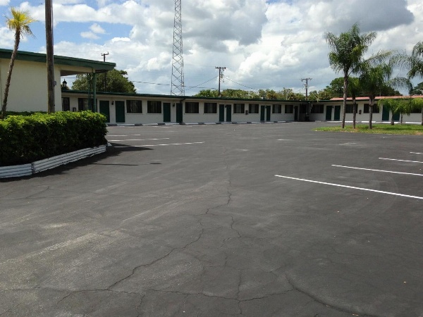 Economy Inn Okeechobee image 8