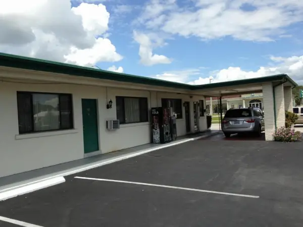 Economy Inn Okeechobee 10