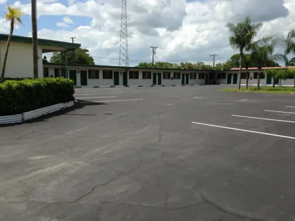 Economy Inn Okeechobee 8
